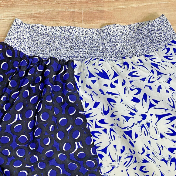 Maeve Anthropologie Blue & White Floral Skirt Size Extra Small 100% Silk - Picture 9 of 10